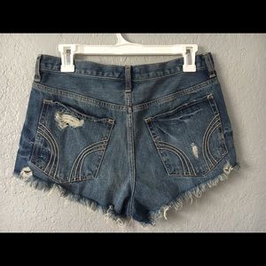NEVER WORN Hollister distressed denim short-short